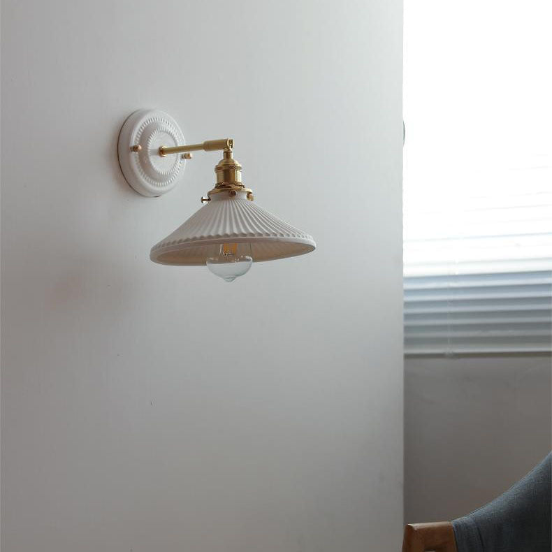 Traditional Vintage Round Wall Sconce Lamp Ceramic Brass 1-Light