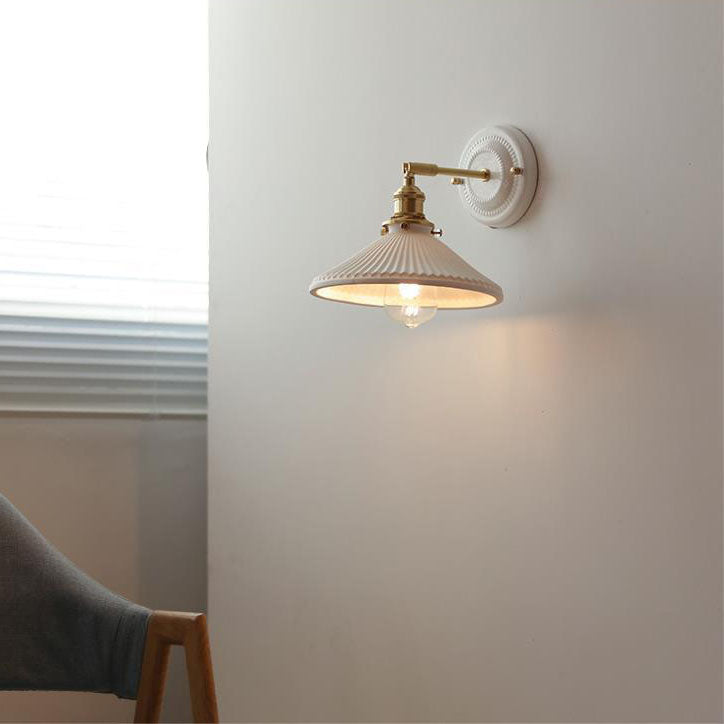 Traditional Vintage Round Wall Sconce Lamp Ceramic Brass 1-Light