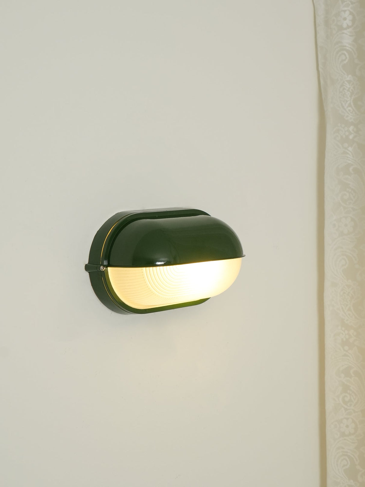 Cast aluminium bulkhead outdoor wall lamp close detail view 44