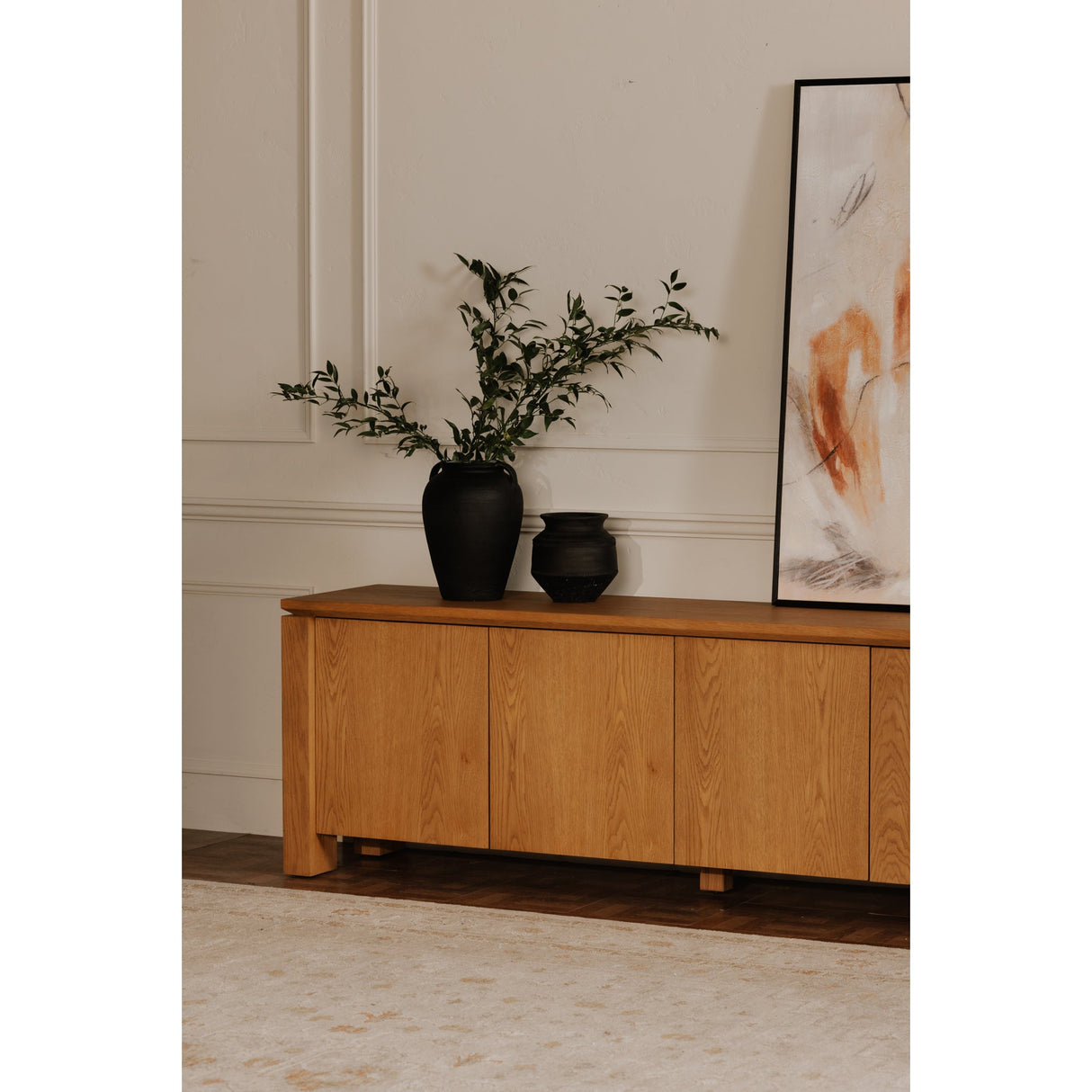 Matte terracotta vase used as centerpiece on dining table