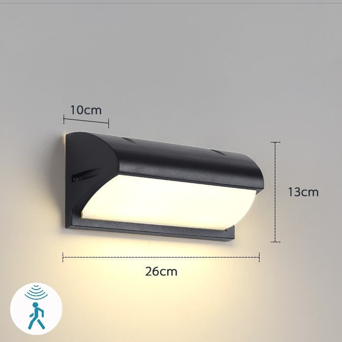 Curved wedge model with a motion sensor icon and 10 cm depth label