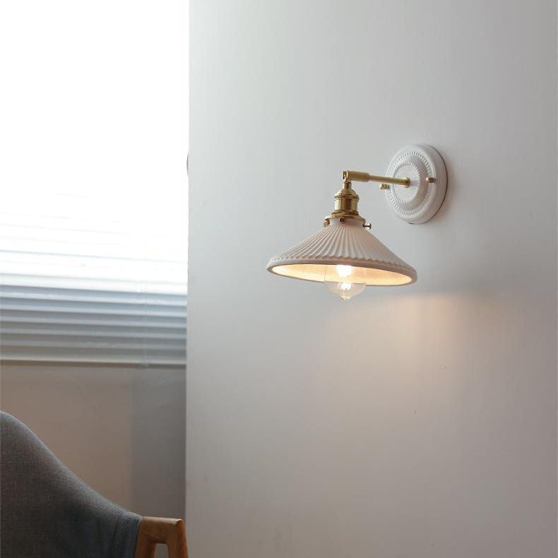 Traditional Vintage Round Wall Sconce Lamp Ceramic Brass 1-Light