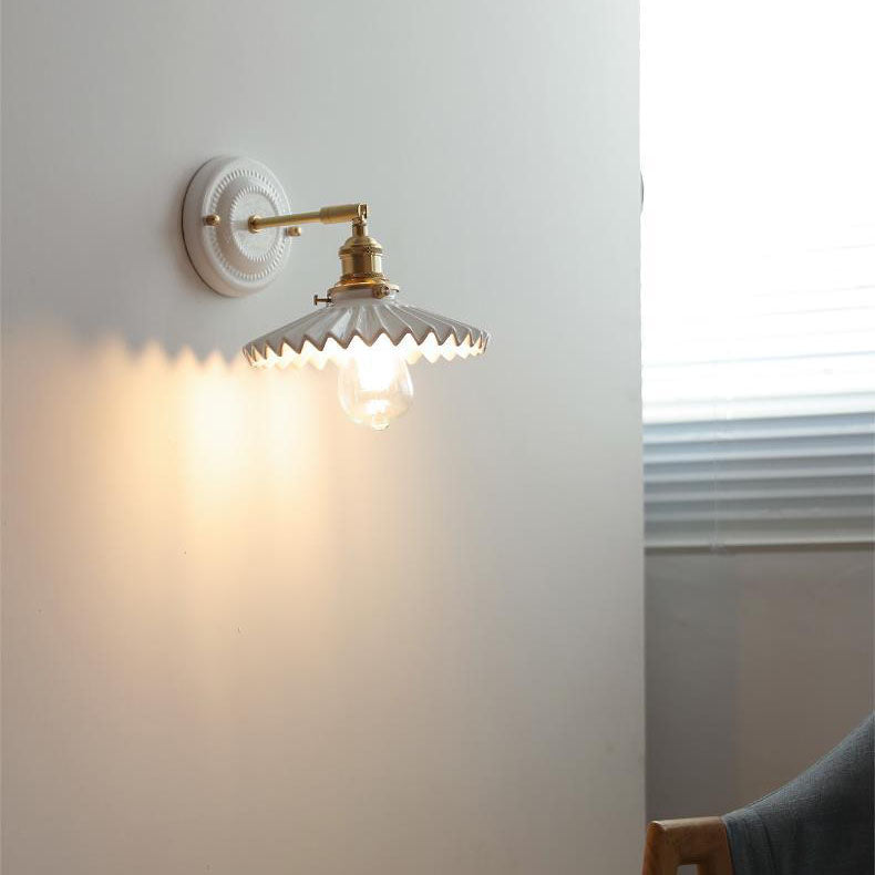 Traditional Vintage Round Wall Sconce Lamp Ceramic Brass 1-Light