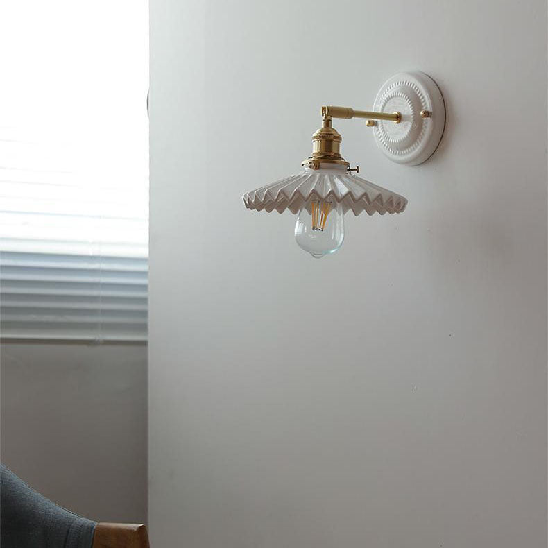 Traditional Vintage Round Wall Sconce Lamp Ceramic Brass 1-Light