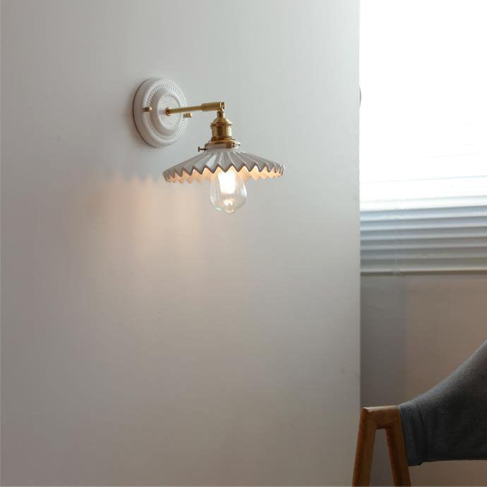 Traditional Vintage Round Wall Sconce Lamp Ceramic Brass 1-Light