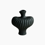 Modern Minimalist Water-Holding Plastic Vase for Tabletop Decor