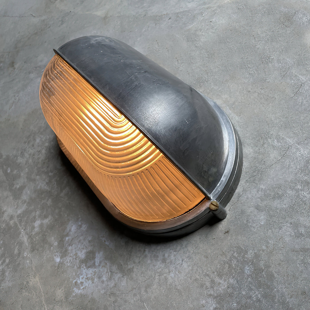 Cast aluminium bulkhead outdoor wall lamp close detail view 2