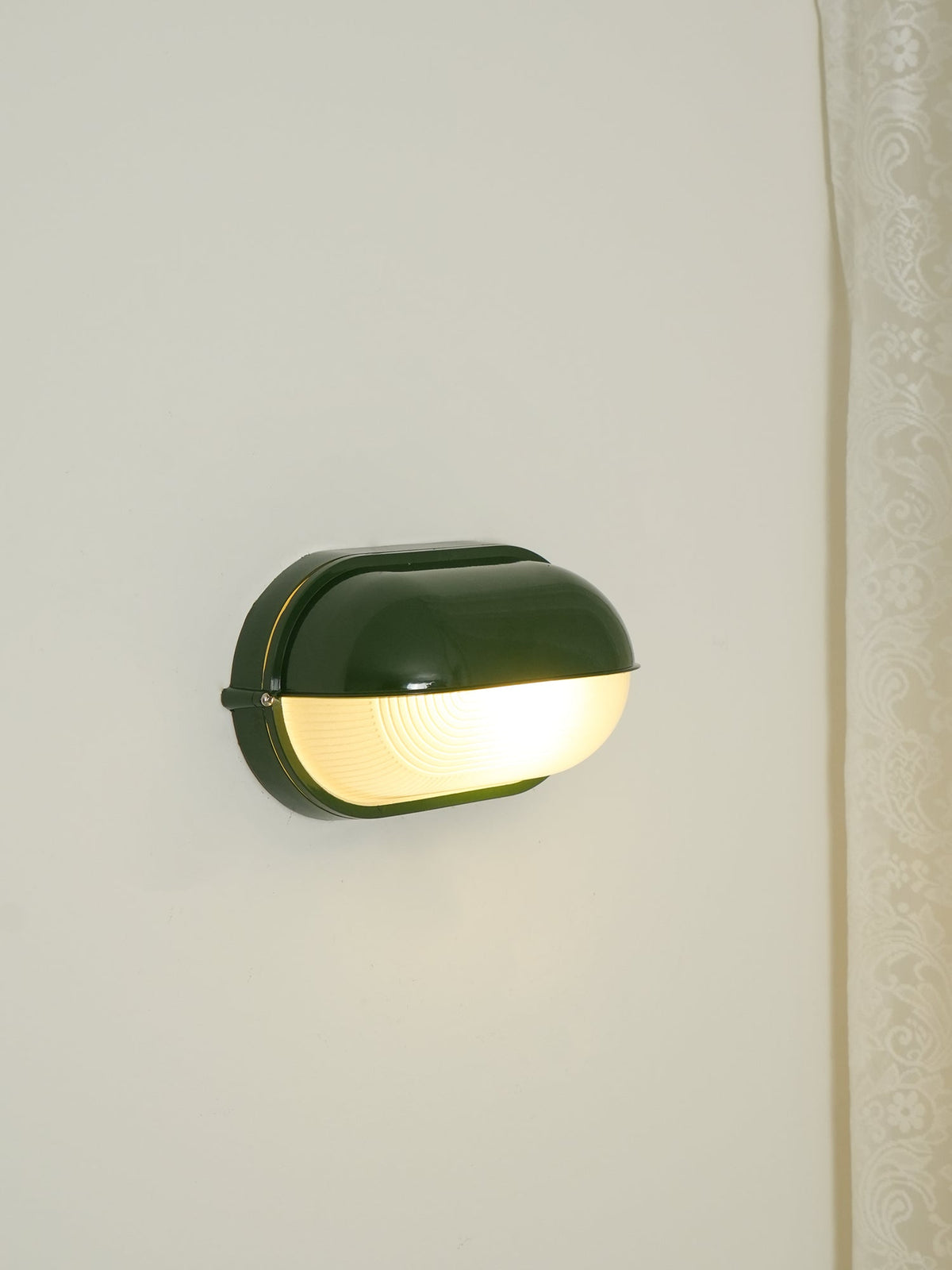 Cast aluminium bulkhead outdoor wall lamp close detail view 44