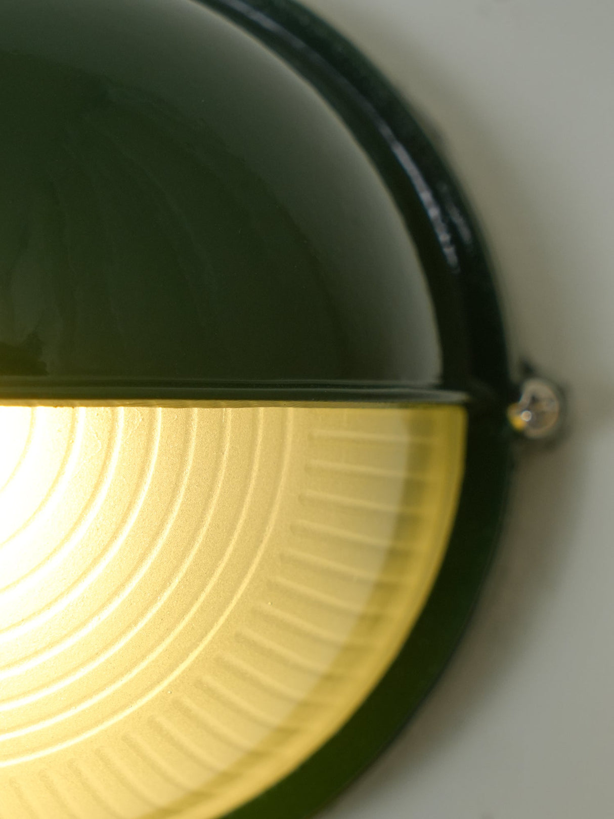 Cast aluminium bulkhead outdoor wall lamp close detail view 50