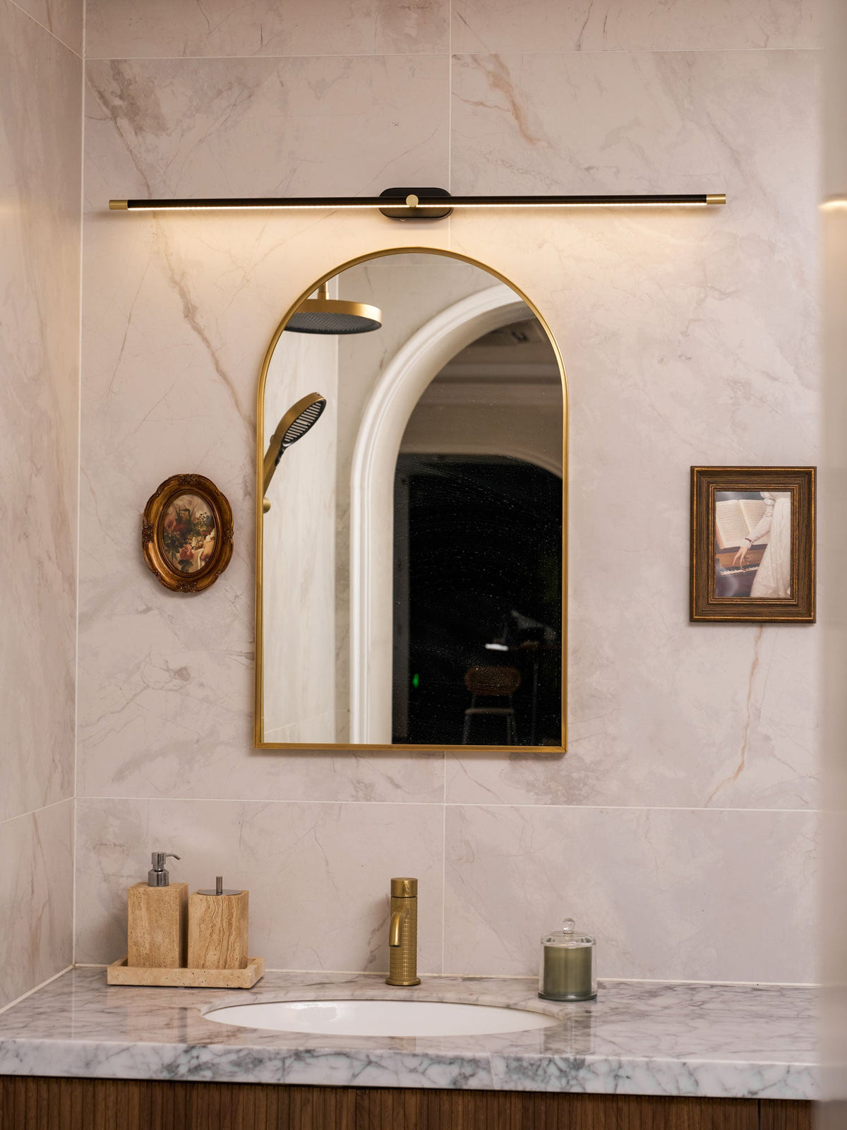 Cordless rechargeable linear LED wall sconce close detail view 86