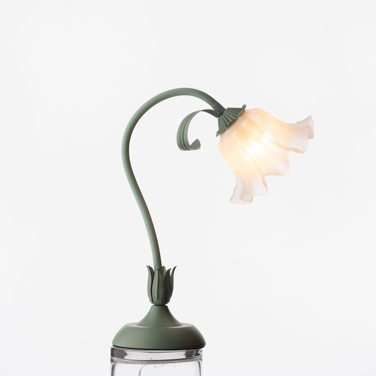 Profile studio view of the deeply curved stem with the shade hanging right