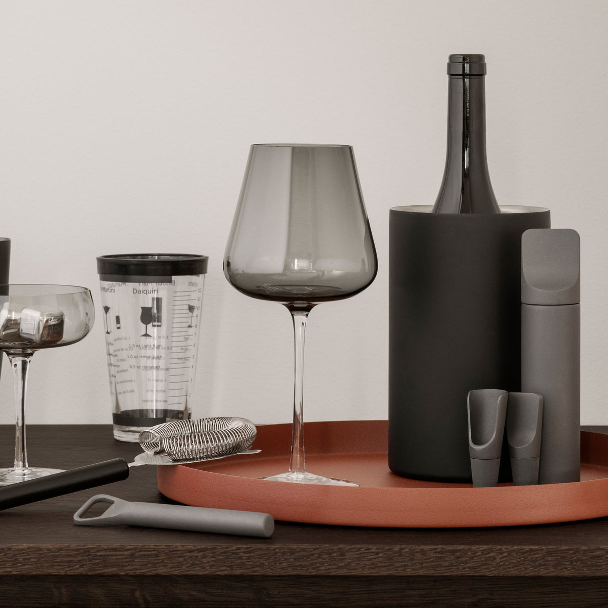 Durable wine glass with short stem for elegant serving