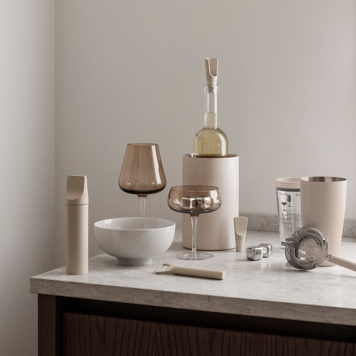 Lightweight wine glass with polished rim and clear stem