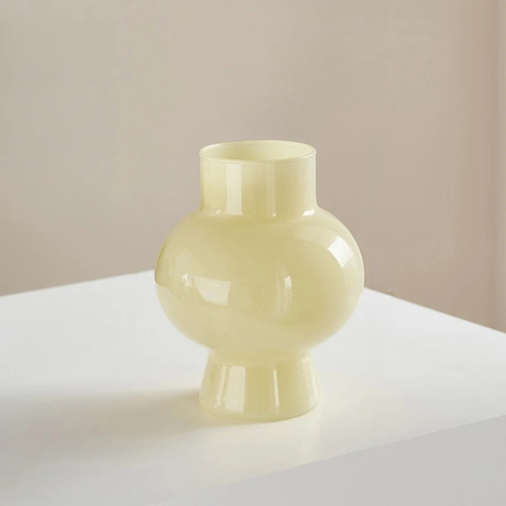 Mini vintage flower vases showcasing glossy glass craftsmanship