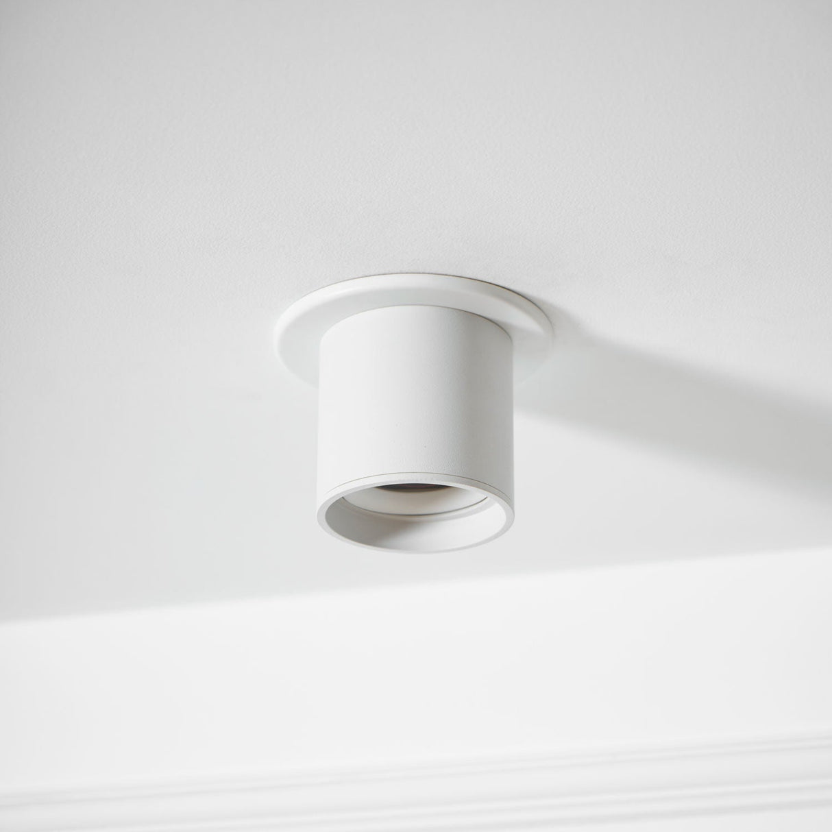 Integrated LED surface mount spotlight for ceiling or wall fixing, view 40