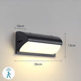 Curved wedge model with a motion sensor icon and 10 cm depth label