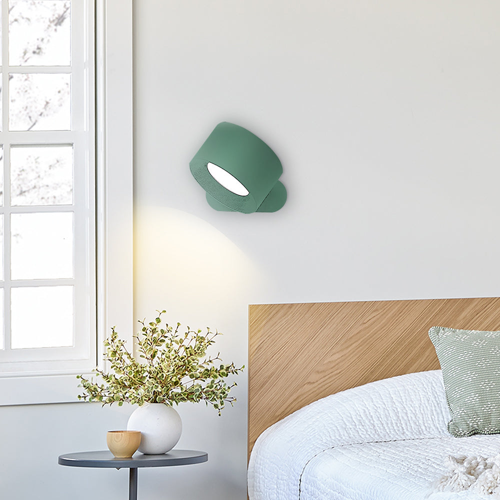 Rotatable reading light mounted on a wall
