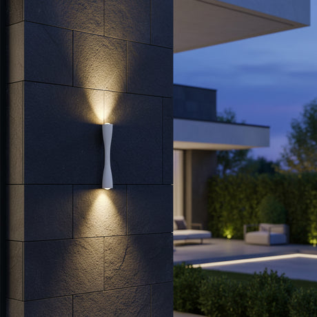 White 16 cm wall light with height and width measurements marked